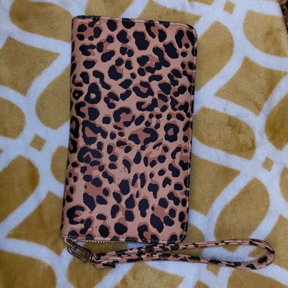 NWOT steve madden animal print wristlet wallet - Picture 3 of 13